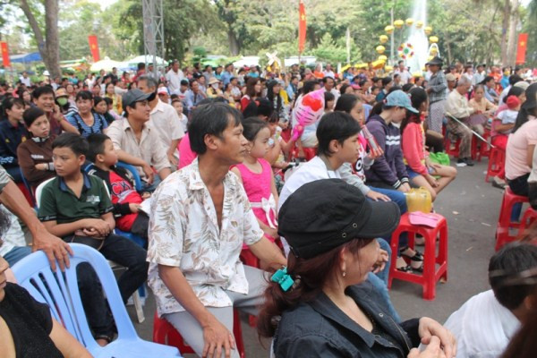 Du khách đổ xô tới Thảo Cẩm Viên vào mùng 3 Tết ảnh 7