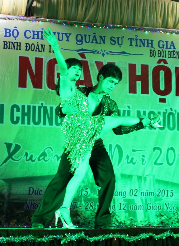 Bánh chưng xanh vì người nghèo ảnh 9