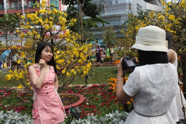 Du khách đổ xô tới Thảo Cẩm Viên vào mùng 3 Tết ảnh 5