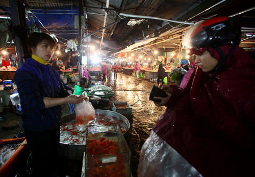 Đón Tết ông Công ông Táo, đại sứ Mỹ thả cá ở Hồ Tây ảnh 5
