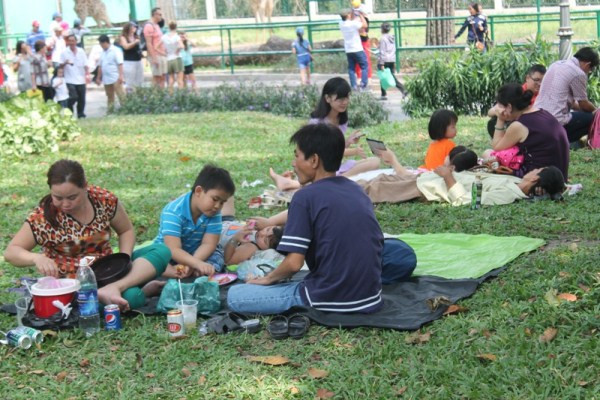 Du khách đổ xô tới Thảo Cẩm Viên vào mùng 3 Tết ảnh 13