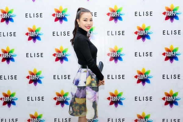 Trà Ngọc Hằng mặc kín mít vẫn quyến rũ ảnh 2