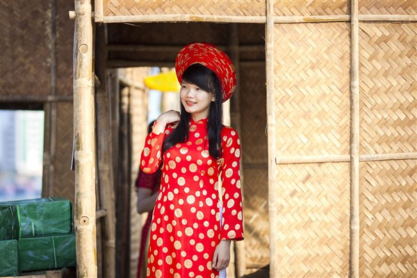 Bạn trẻ Đà Nẵng rạng rỡ bên đường hoa Tết ảnh 7