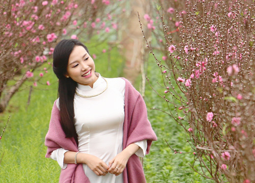 Vườn đào Nhật Tân nhộn nhịp trước Tết ảnh 8