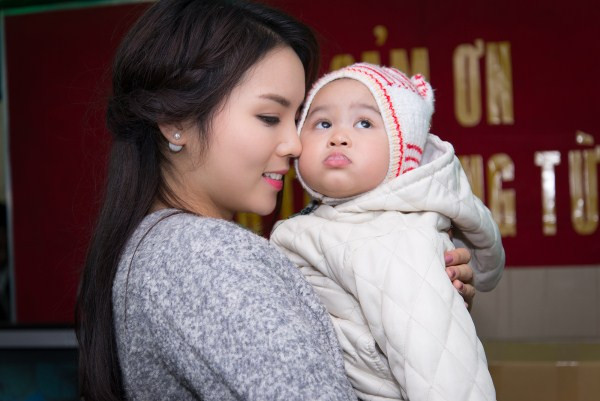 Kỳ Duyên xinh tươi tham dự Chủ nhật Đỏ trên quê nhà ảnh 8