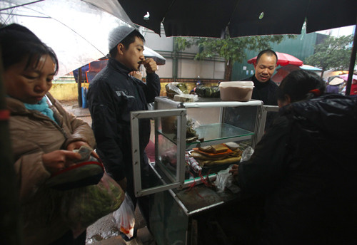 Đón Tết ông Công ông Táo, đại sứ Mỹ thả cá ở Hồ Tây ảnh 7