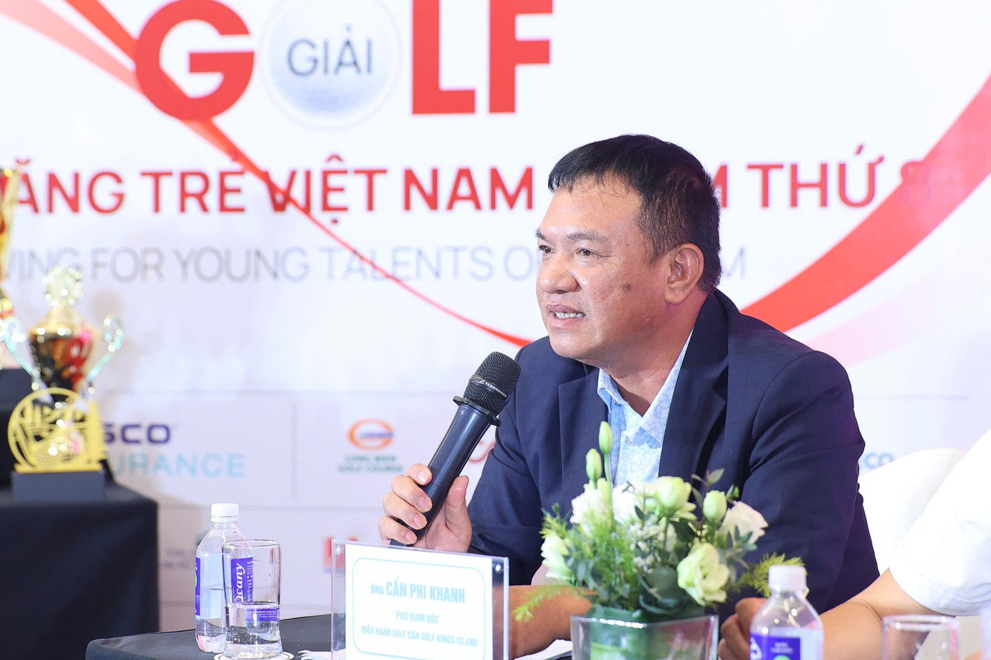 Ông Cấn Phi Khanh - Phó Giám đốc Điều hành Golf Sân golf Kings Island. Ông Cấn Phi Khanh - Phó Giám đốc Điều hành Golf Sân golf Kings Island.