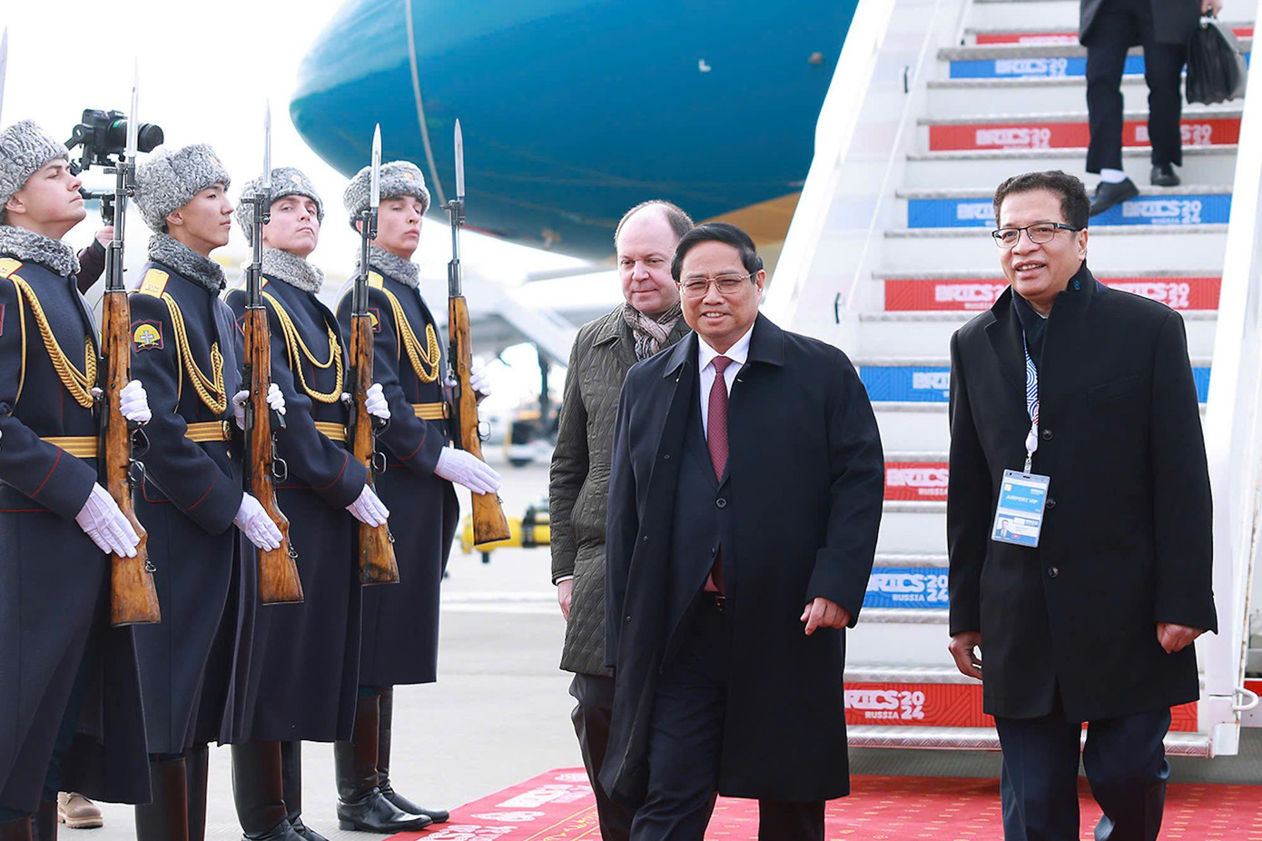 Thủ tướng Phạm Minh Chính đến thành phố Kazan (Liên bang Nga), bắt đầu chuyến tham dự Hội nghị các Nhà lãnh đạo Nhóm BRICS mở rộng. Thủ tướng Phạm Minh Chính đến thành phố Kazan (Liên bang Nga), bắt đầu chuyến tham dự Hội nghị các Nhà lãnh đạo Nhóm BRICS mở rộng.