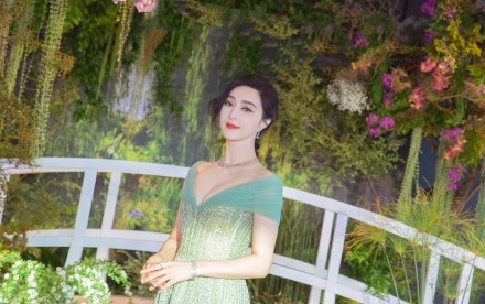 ‘Nữ thần’ Phạm Băng Băng da trắng sứ, quá đỗi gợi cảm ảnh 5