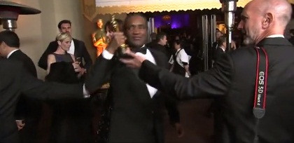 Kẻ gian đánh cắp tượng vàng Oscar của Nữ chính rồi khoe trên Facebook ảnh 3