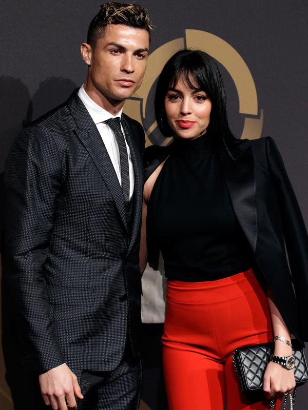 Người tình của Ronaldo khoe dáng 'gái một con' quyến rũ ảnh 3