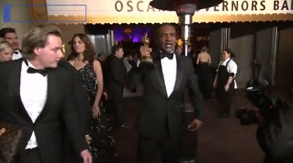 Kẻ gian đánh cắp tượng vàng Oscar của Nữ chính rồi khoe trên Facebook ảnh 2