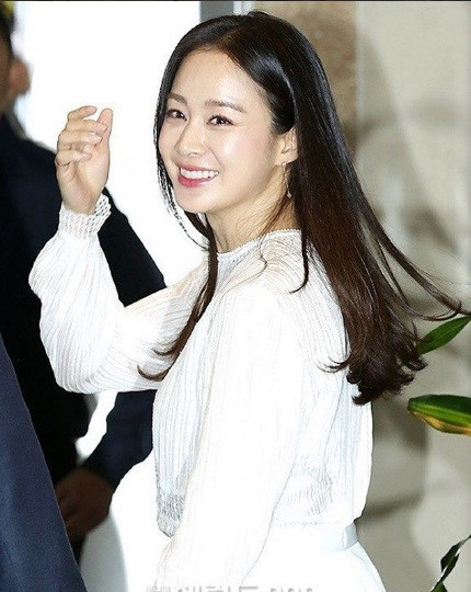 Kim Tae Hee tái xuất rạng ngời với nhan sắc trong veo thuần khiết ảnh 13