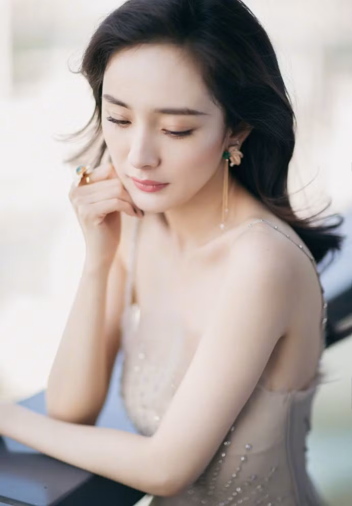 Dương Mịch siêu quyến rũ với làn da sứ không tì vết ảnh 9
