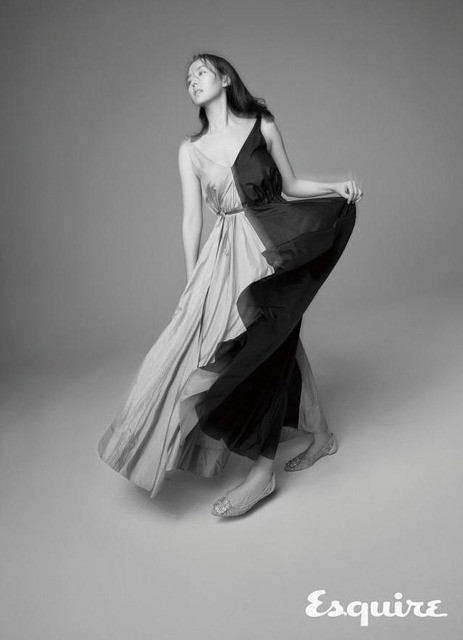 Nhan sắc không tuổi của người đẹp ‘Hương mùa hè’ Son Ye Jin ảnh 13