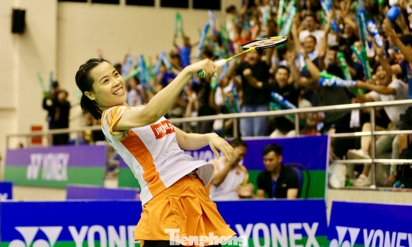 Chơi thoải mái trong set 1, Thùy Linh dễ dàng có chiến thắng trước Kaoru Sugiyama với tỷ số 21-15. Chiến thắng này cũng tạo đà tâm lý cực tốt cho Thùy Linh trong set đấu thứ 2.