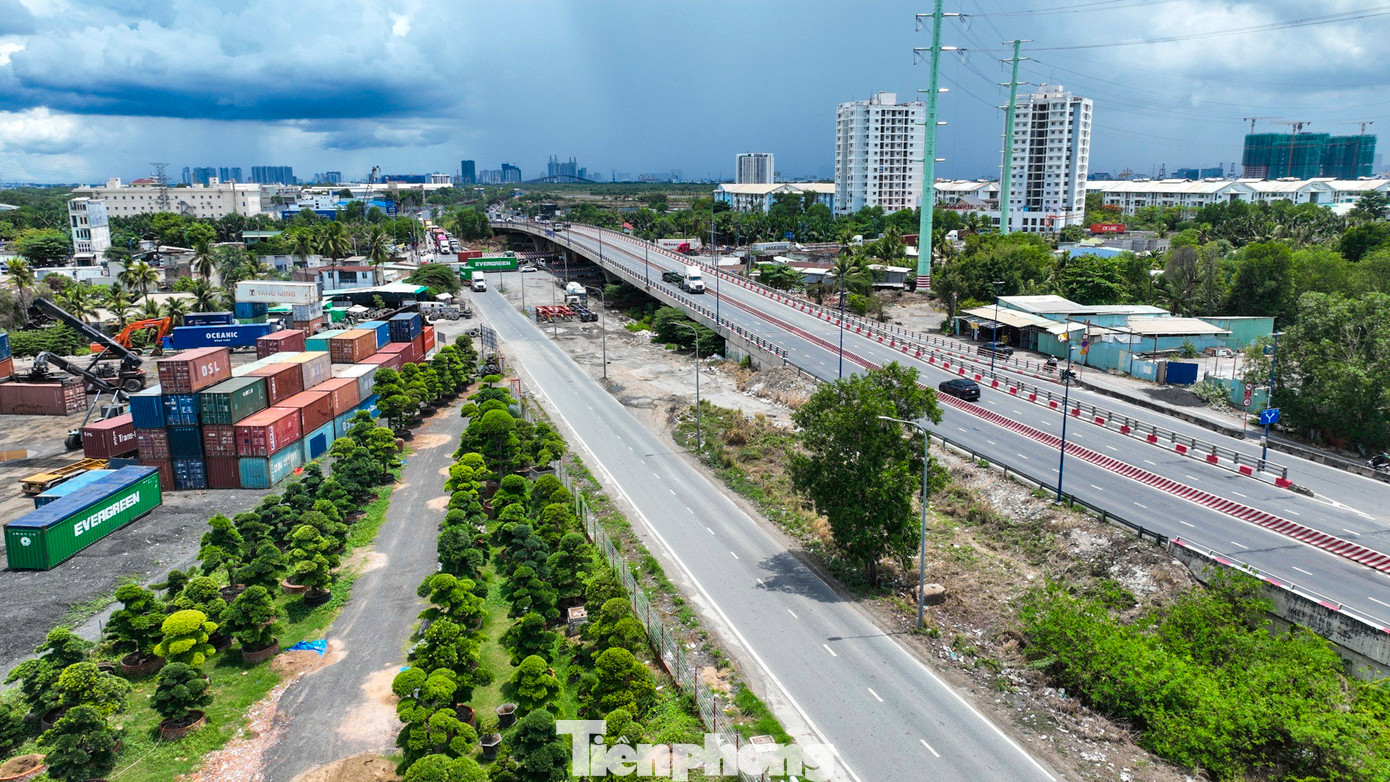 Đoạn từ cầu Phú Mỹ đến nút giao Mỹ Thủy dài khoảng 2,3 km sẽ được mở rộng từ 6 lên 12 làn xe, tổng vốn gần 1.126 tỉ đồng.