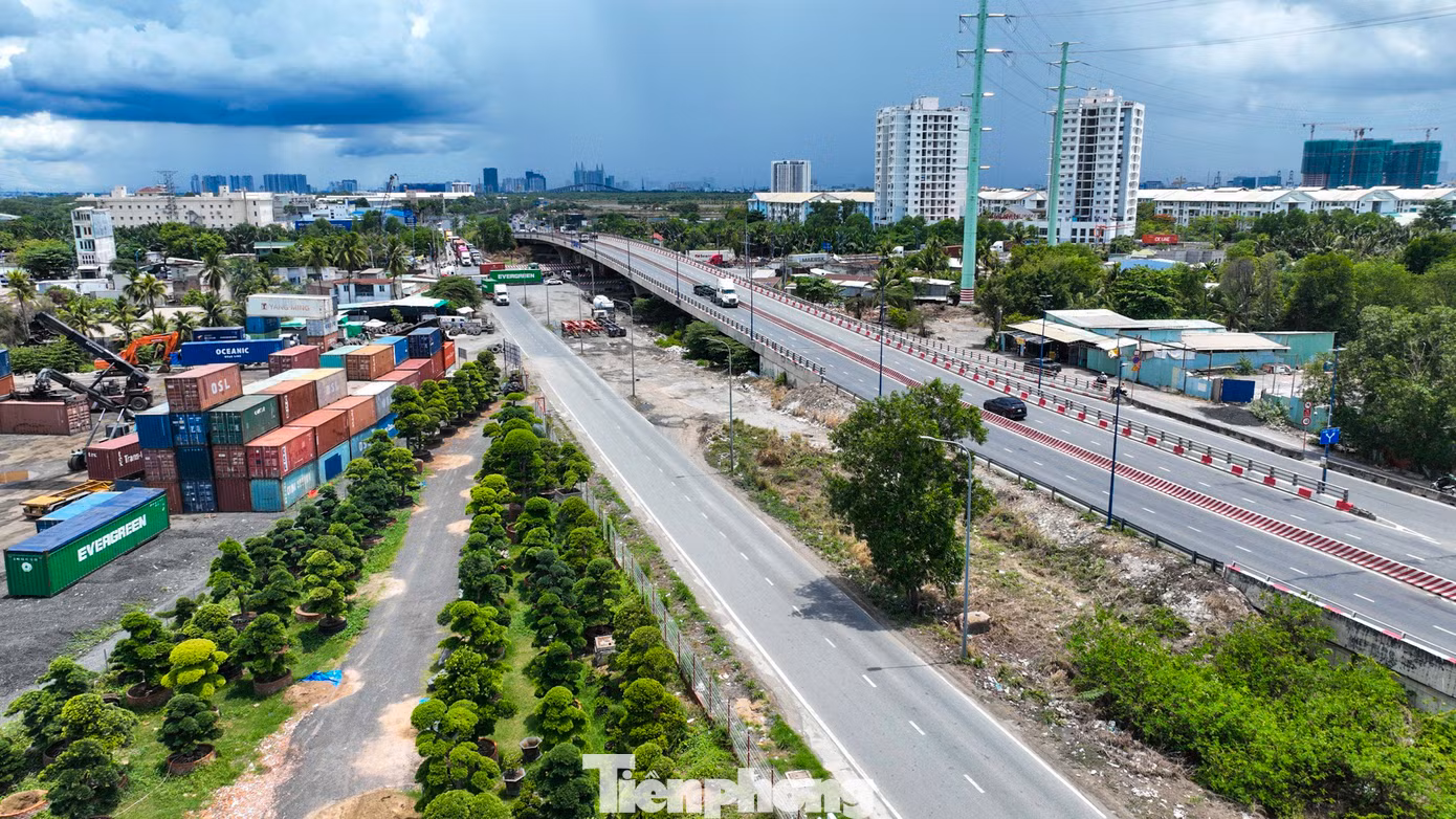 Đoạn từ cầu Phú Mỹ đến nút giao Mỹ Thủy dài khoảng 2,3 km sẽ được mở rộng từ 6 lên 12 làn xe, tổng vốn gần 1.126 tỉ đồng.