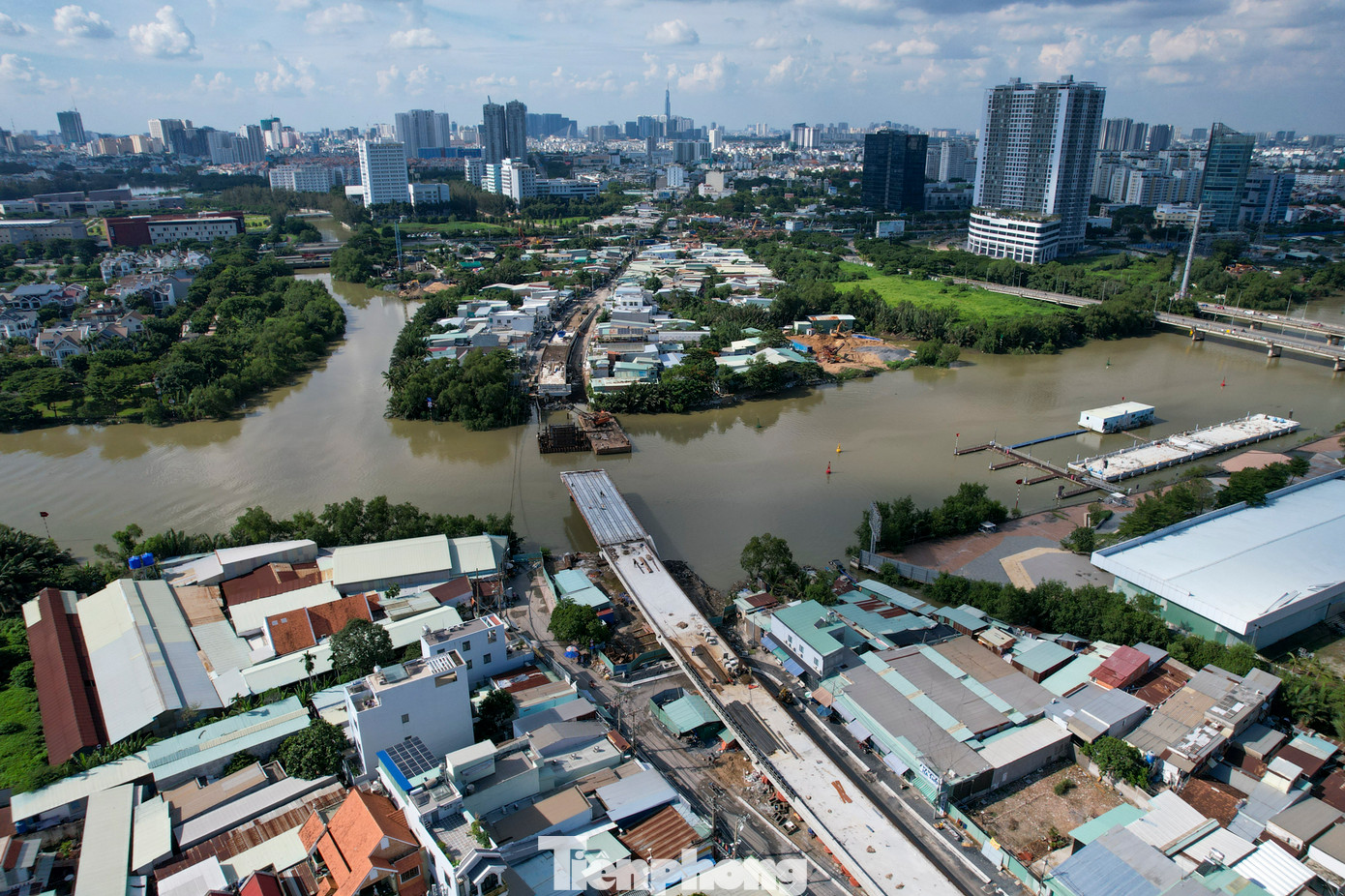 Cầu Rạch Đỉa mới khi hoàn thành có ý nghĩa quan trọng, góp phần cải thiện tình hình giao thông khu vực, tạo động lực phát triển kinh tế - xã hội. Bên cạnh đó, cầu sẽ tăng năng lực lưu thông, góp phần kết nối với tỉnh Long An, khai thác đồng bộ hạ tầng giao thông phía Nam TPHCM.