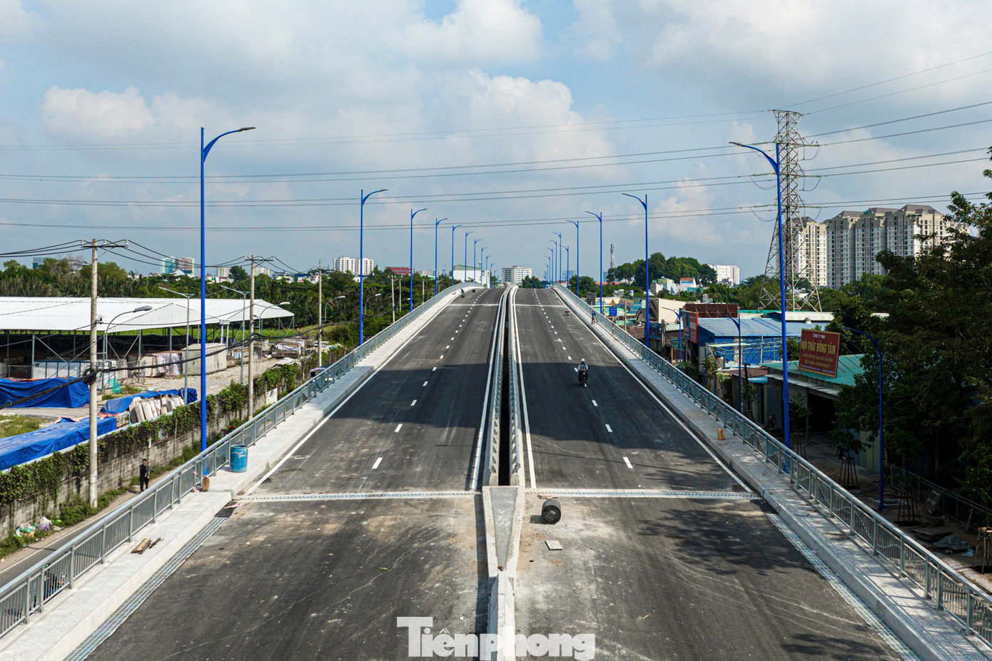 Theo Ban Quản lý Dự án đầu tư xây dựng các công trình giao thông TPHCM (Ban Giao thông) cho biết, sau khi thông xe sẽ tiếp tục triển khai làm đường dân sinh hai bên tuyến và một số hạng mục còn lại, để kết nối đồng bộ dự án trong tháng 12/2024.
