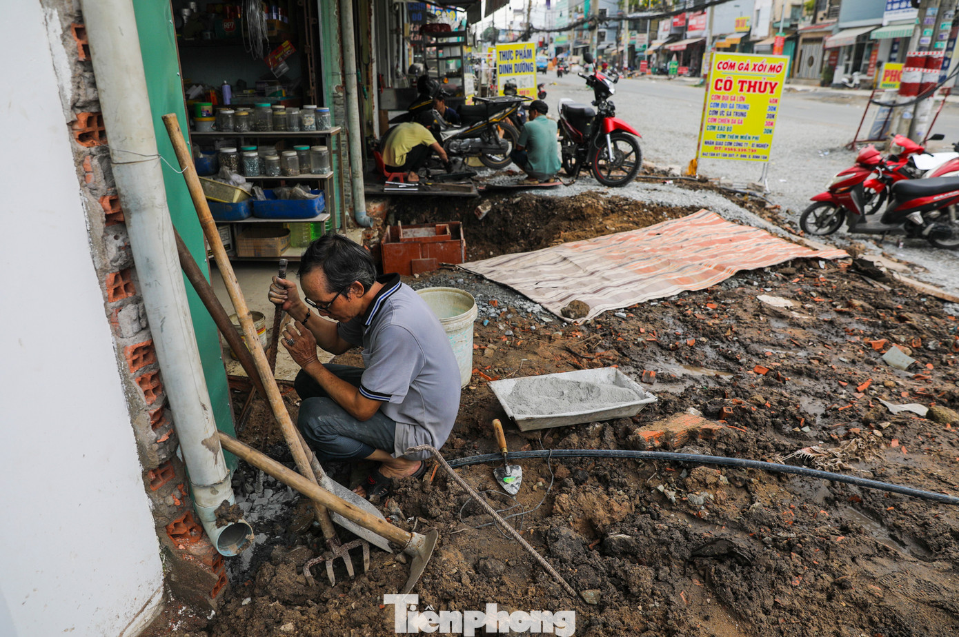 Nhiều hộ dân chia sẻ mong muốn dự án sớm hoàn thành để tuyến đường trở nên thông thoáng phục vụ tốt nhất cho việc sinh sống và kinh doanh.