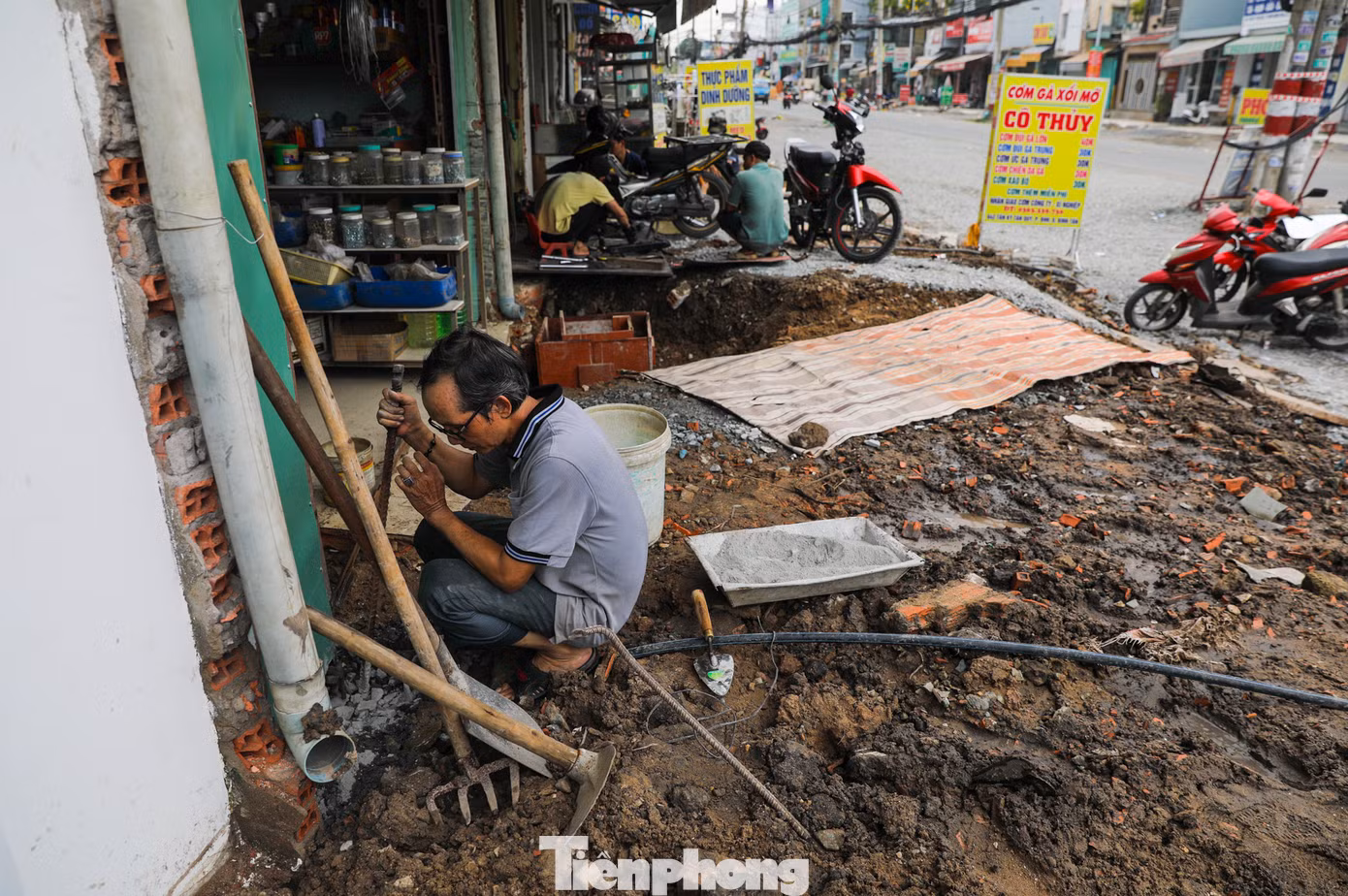 Nhiều hộ dân chia sẻ mong muốn dự án sớm hoàn thành để tuyến đường trở nên thông thoáng phục vụ tốt nhất cho việc sinh sống và kinh doanh.