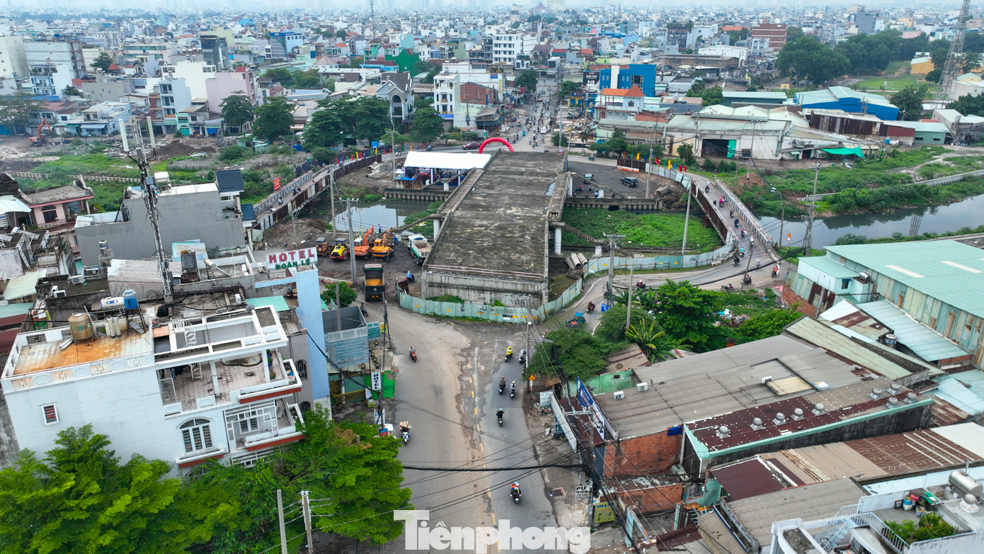Sau khi khởi động lại, dự án cầu Tân Kỳ - Tân Quý có tổng vốn 491 tỷ đồng, trong đó kinh phí xây dựng 44 tỷ đồng, 190 tỷ giải tỏa mặt bằng và 230 tỷ đồng thanh toán cho nhà đầu tư cũ.