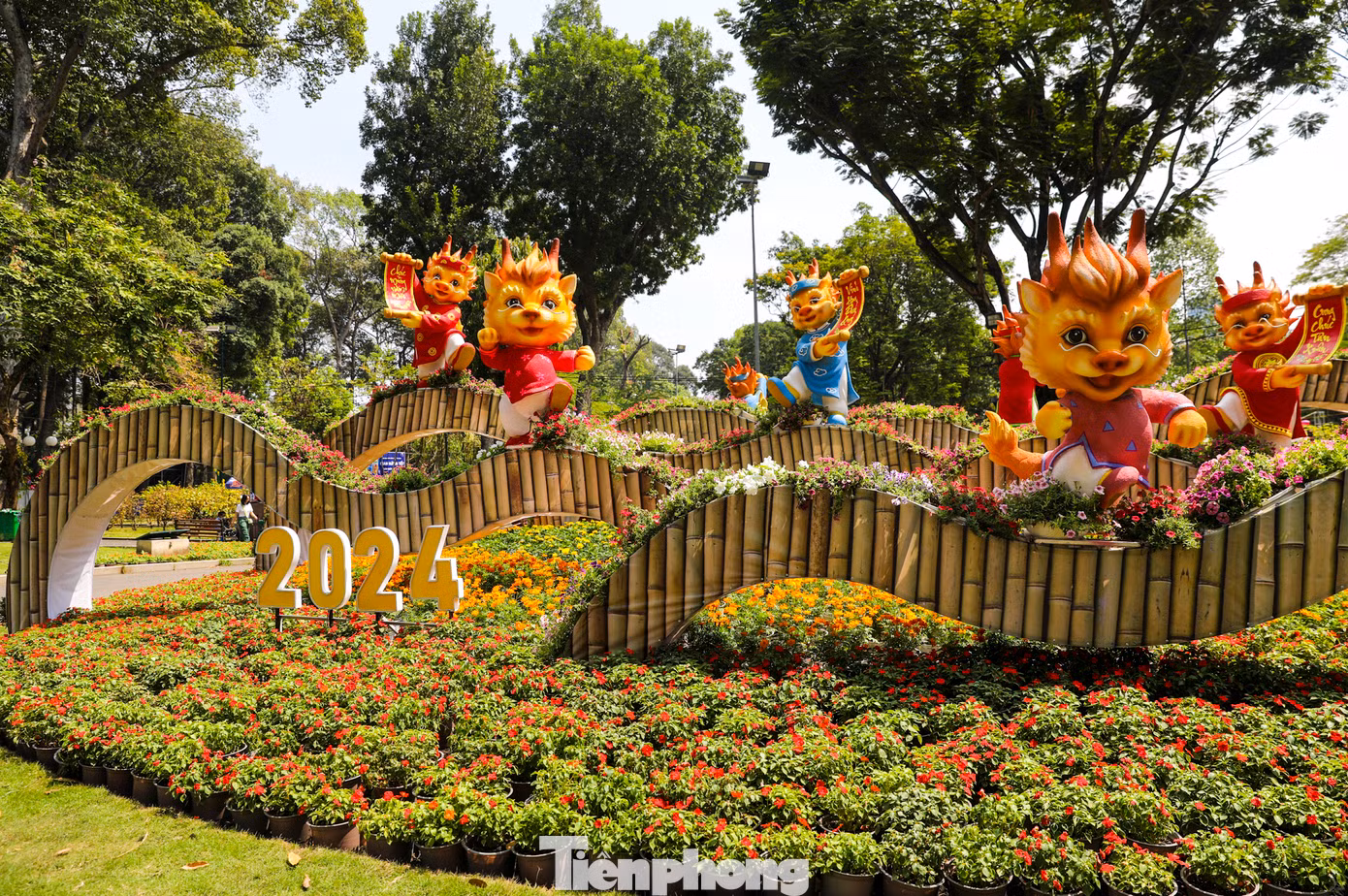 TPHCM tổ chức Hội hoa xuân lần thứ 44 tại công viên Tao Đàn với chủ đề "Xuân yêu thương, Tết sum vầy". Hội hoa xuân sẽ kéo dài từ ngày 6/2 - 15/2 (tức 27 tháng chạp đến mùng 6 tết).