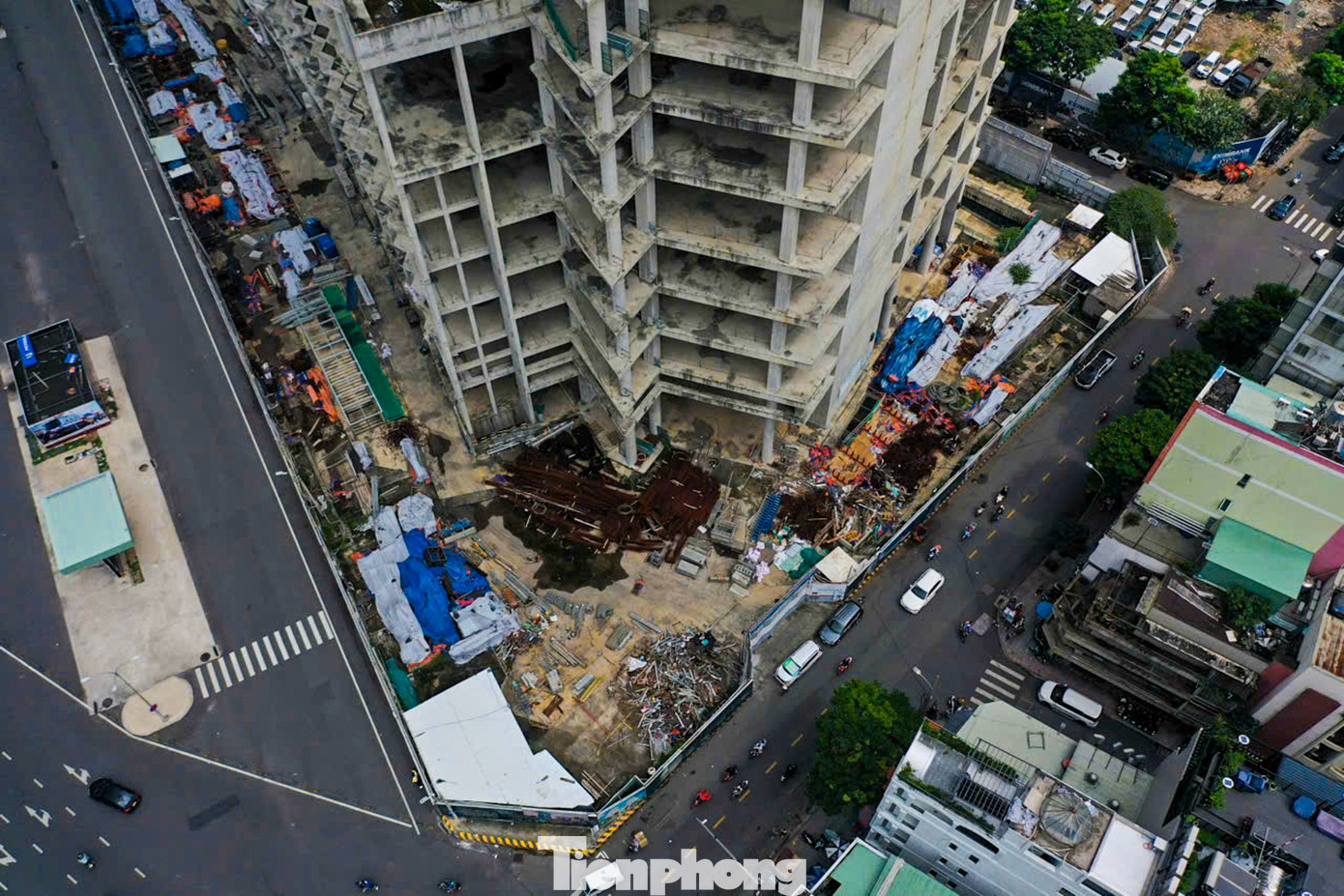 Vị trí dự án vô cùng đắc địa, sở hữu 4 mặt tiền đường Phạm Ngũ Lão - Calmette - Lê Thị Hồng Gấm - Phó Đức Chính (quận 1), đối diện chợ Bến Thành.