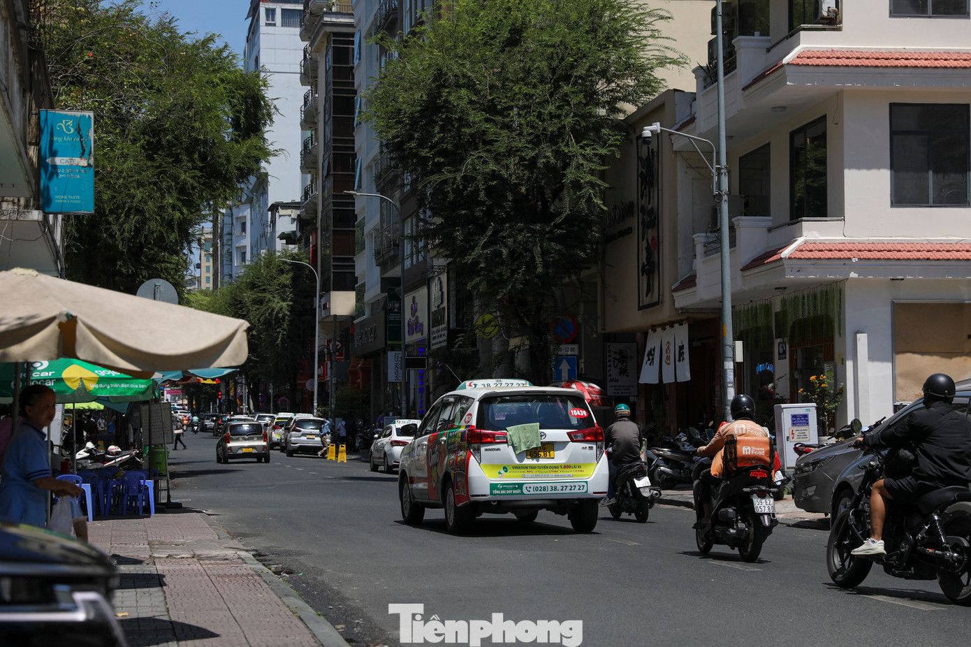 Lòng đường được điều chỉnh từ 8m thành 5m, tổ chức giao thông hỗn hợp cho người đi bộ và xe cơ giới. Tuyến đường cũng giới hạn tốc độ, trong một số thời điểm có thể cấm xe. Giai đoạn 1, sắp xếp bố trí các vị trí dừng đậu xe trên đường, hè phố của khu vực xung quanh đường Thái Văn Lung. Ở giai đoạn 2 sẽ nghiên cứu đề xuất xây dựng các nhà để xe cao tầng lân cận.