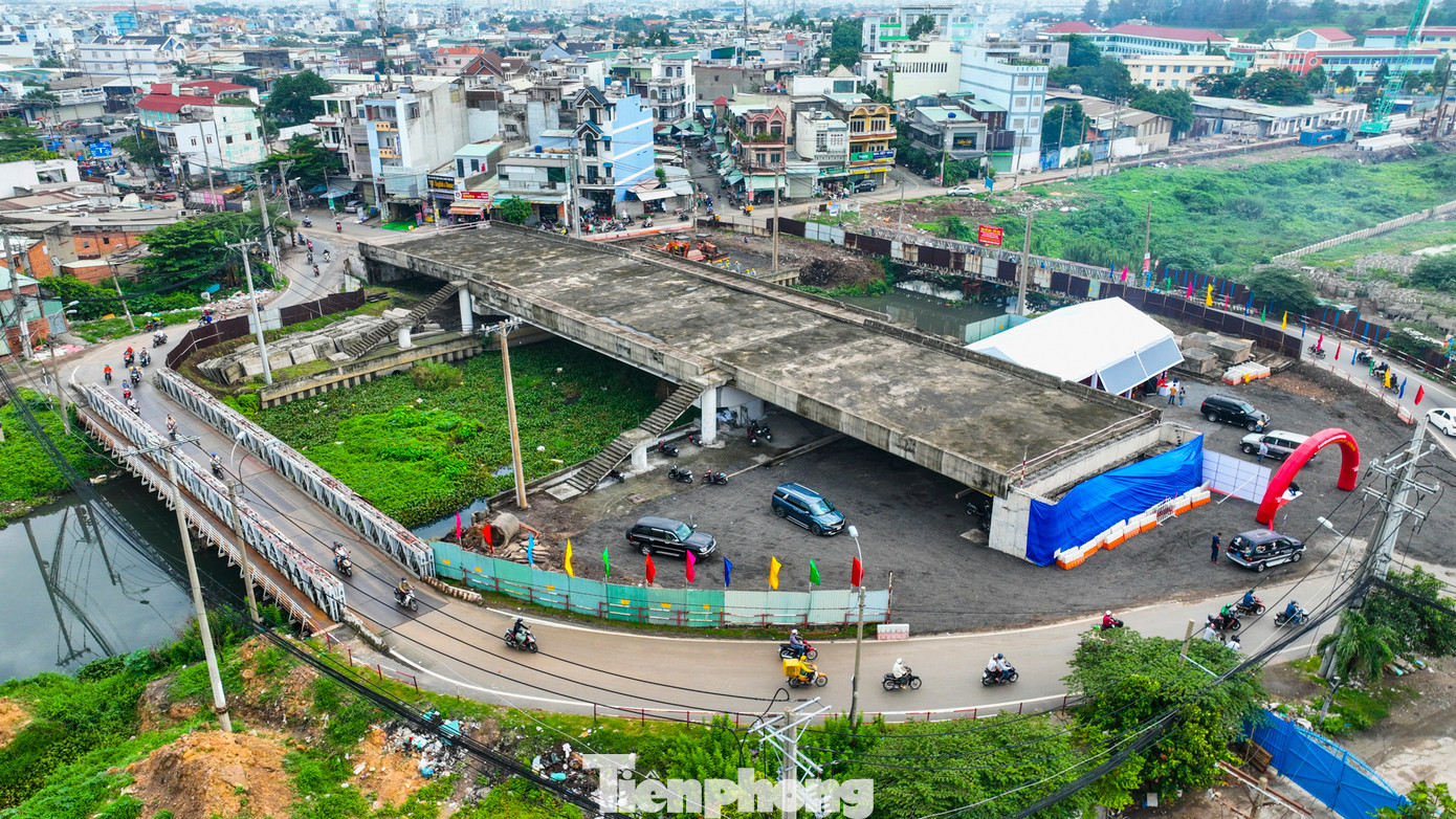 Dự án xây mới cầu Tân Kỳ - Tân Quý sau 6 năm ngưng trệ do vướng mặt bằng và chuyển đổi phương thức đầu tư cũng vừa được khởi động lại.