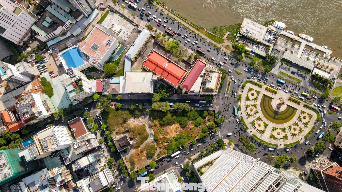 Khu đất này liên quan đến vụ án biến đất công thành đất tư, được TAND cấp cao tại Hà Nội xử phúc thẩm vào tháng 1/2022. Tháng 10/2022, Trung tâm Phát triển quỹ đất TPHCM được giao quản lý khu đất này.