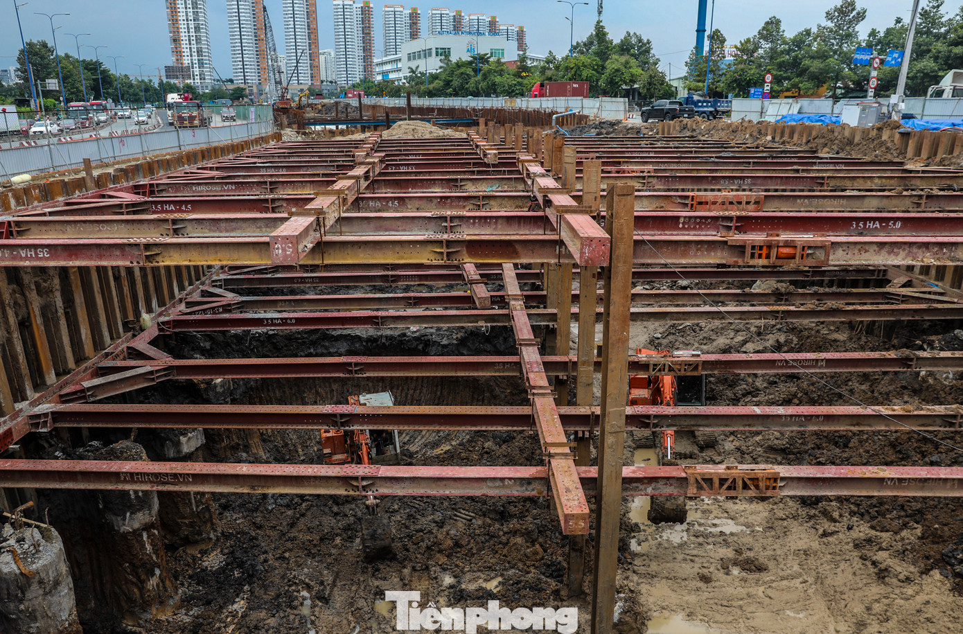 Theo tiến độ hiện nay, hầm chui HC1-1 (trên đường Mai Chí Thọ gần Đồng Văn Cống) sẽ hoàn thành vào tháng 12/2024, hầm HC1-2 hoàn thành tháng 7/2025 (đường Mai Chí Thọ nối đường dẫn cao tốc).