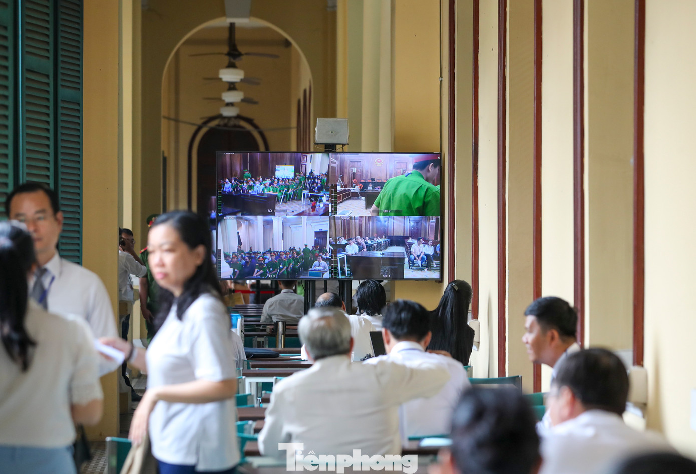 Phiên tòa xét xử bị cáo Trương Mỹ Lan và 85 đồng phạm liên quan sai phạm xảy ra tại Tập đoàn Vạn Thịnh Phát, SCB và các đơn vị liên quan bắt đầu từ ngày 5/3 đến ngày 29/4. Nếu cần thiết tòa vẫn sẽ làm việc cả thứ 7 và Chủ nhật. Trong trường hợp luật sư muốn tiếp xúc bị cáo thêm ngày thứ 7, Chủ nhật cần làm đơn đề nghị, HĐXX sẽ xem xét.