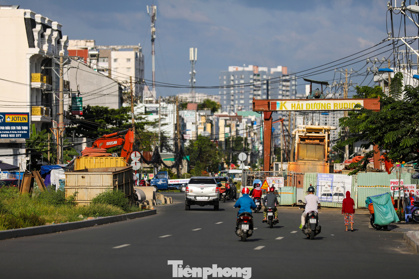 Dự án do Ban Quản lý dự án đầu tư xây dựng các công trình giao thông TPHCM (Ban Giao thông) làm chủ đầu tư, bắt đầu xây dựng từ tháng 4/2015. Tuy nhiên, trong quá trình triển khai, công trình phải tạm dừng vài lần do không được giao mặt bằng thi công. Hơn 8 năm xây dựng, đến nay dự án mới hoàn thành 85% tổng khối lượng.