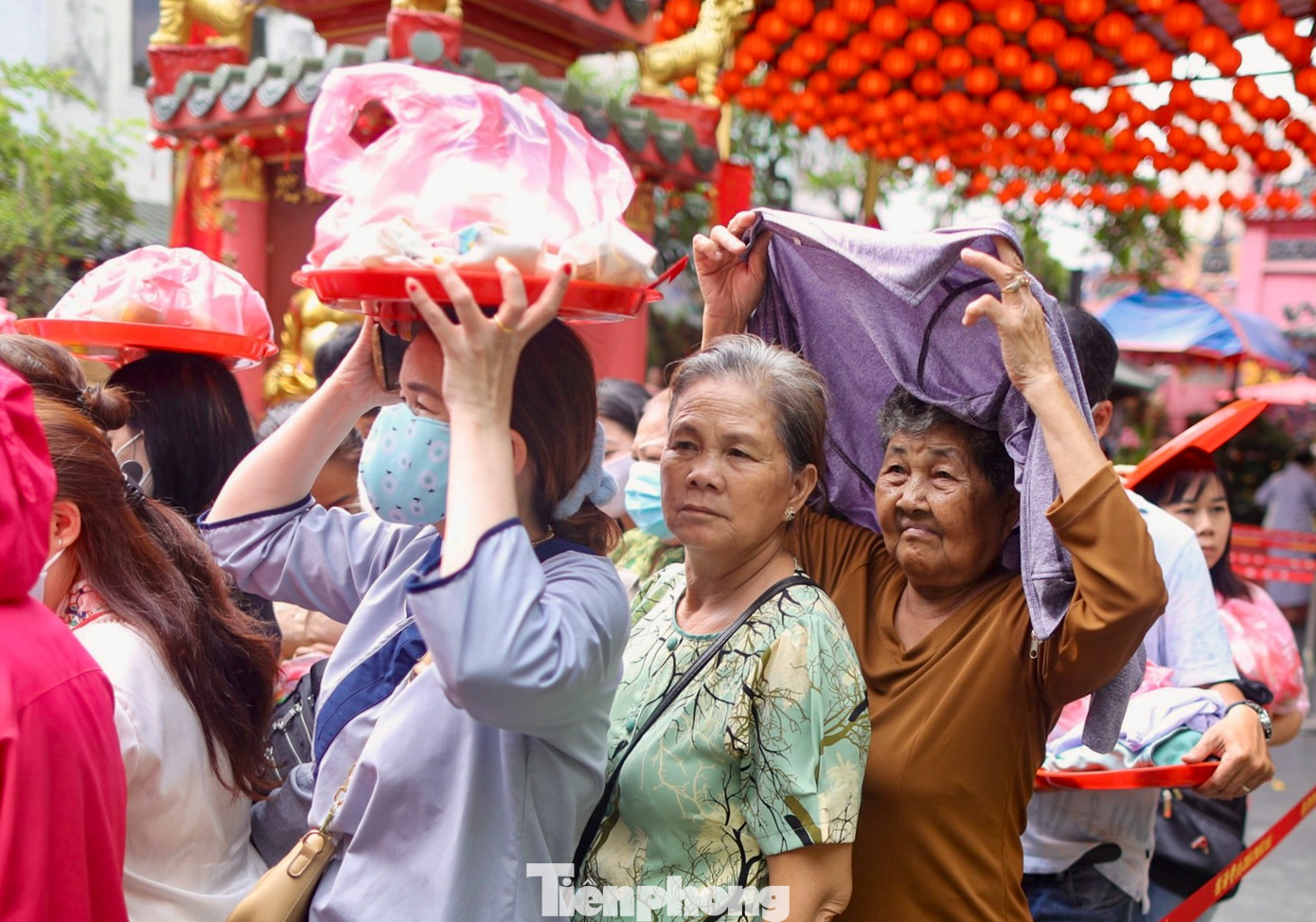 Lễ chuyển vận là lễ đặc biệt chỉ có ở chùa Ngọc Hoàng và chỉ diễn ra vào ngày mùng 8 và 14 tháng Giêng.
