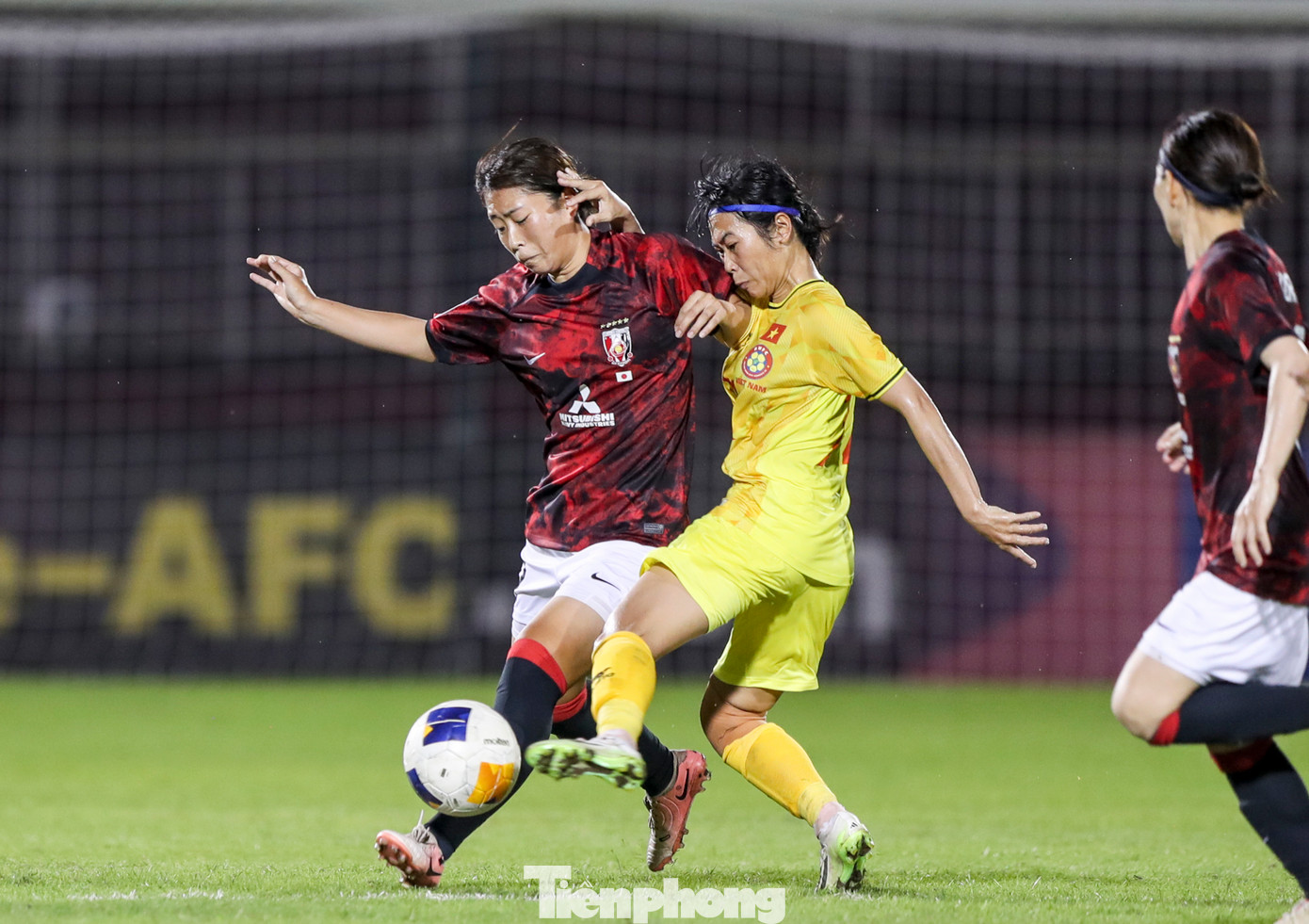 Phút 47, Shiokoshi căng ngang từ cánh phải, thủ môn Thu Em bay người nhưng không đẩy được bóng để Tsunoda lao vào đệm cận thành, nâng tỷ số lên 2-0. Chiến thắng giúp Urawa Red Diamonds đứng nhất trong khi CLB TPHCM kết thúc vòng bảng với vị trí thứ nhì. Vị trí này giúp cho học trò HLV Đoàn Kim Chi đứng ở nhóm hạt giống số 1 (với 3 đội đứng nhất 3 bảng) tại lễ bốc thăm, chia cặp thi đấu ở tứ kết bởi trở thành đội đứng nhì có thành tích tốt nhất. Phút 47, Shiokoshi căng ngang từ cánh phải, thủ môn Thu Em bay người nhưng không đẩy được bóng để Tsunoda lao vào đệm cận thành, nâng tỷ số lên 2-0. Chiến thắng giúp Urawa Red Diamonds đứng nhất trong khi CLB TPHCM kết thúc vòng bảng với vị trí thứ nhì. Vị trí này giúp cho học trò HLV Đoàn Kim Chi đứng ở nhóm hạt giống số 1 (với 3 đội đứng nhất 3 bảng) tại lễ bốc thăm, chia cặp thi đấu ở tứ kết bởi trở thành đội đứng nhì có thành tích tốt nhất.