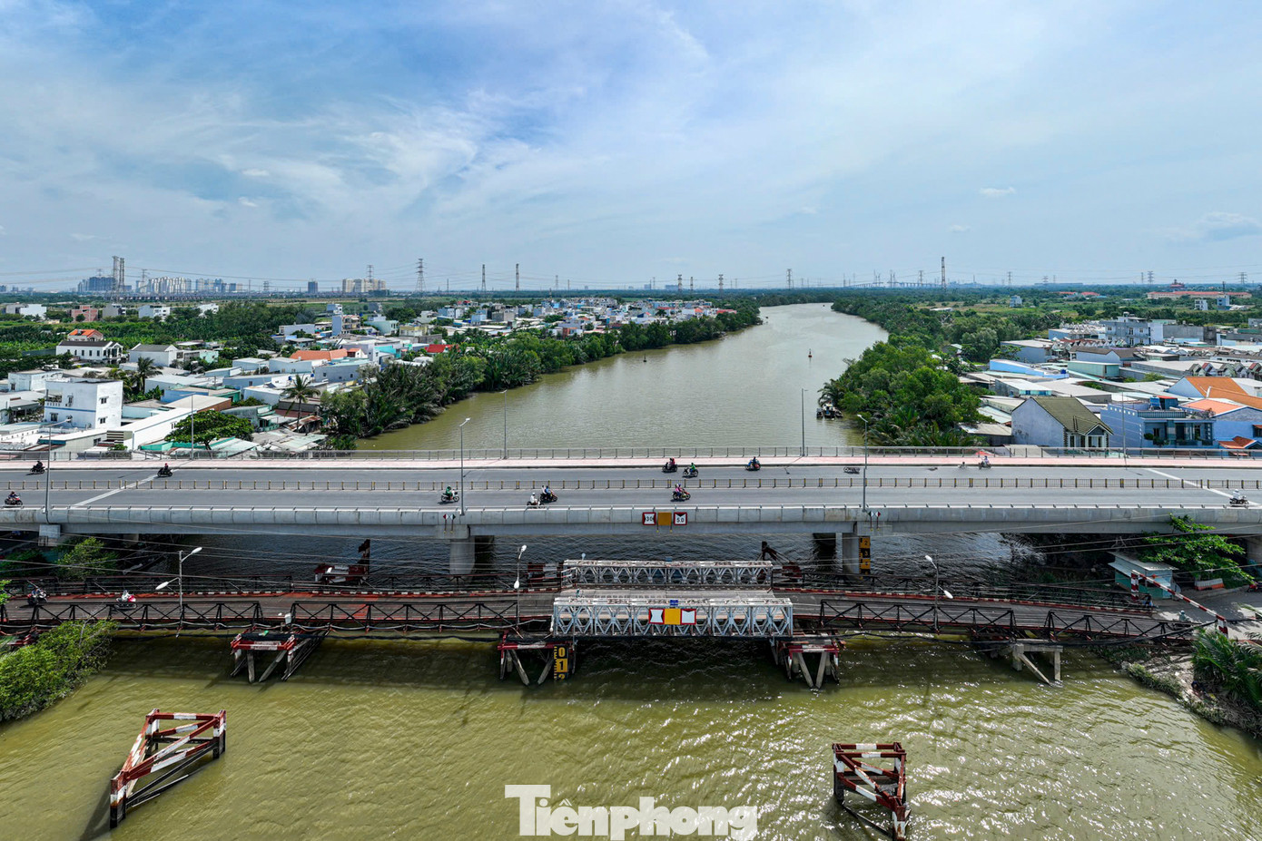 Trên tuyến đường Lê Văn Lương có 4 cây cầu sắt xây trước năm 1975. Trong đó, cầu Long Kiểng mới được xây dựng với kinh phí gần 600 tỷ đồng đã thông xe vào tháng 9/2023, sau hơn 22 năm triển khai.
