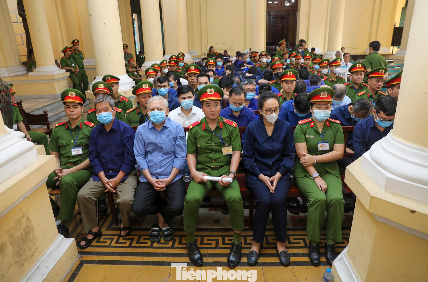 Đối với 79 bị cáo khác, đại diện viện kiểm sát đề nghị mức án thấp nhất là 3 năm tù nhưng cho hưởng án treo và cao nhất là 24 năm tù.