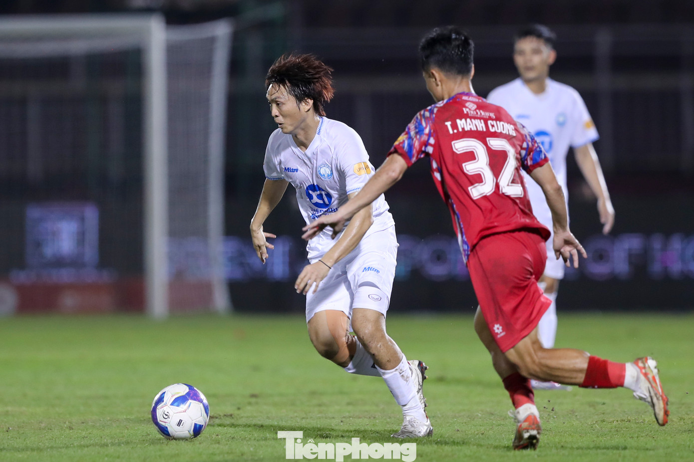 Nam Định chơi có phần chậm rãi ở những phút còn lại, những đường tấn công của họ lại khá bế tắc trước hàng thủ chơi rất chặt chẽ của chủ nhà.