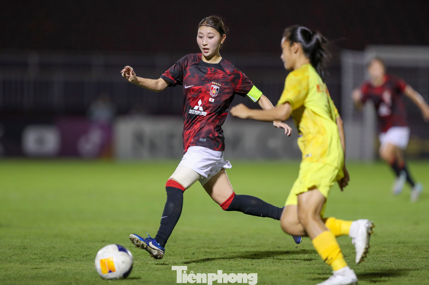 Trong cuộc đối đầu với CLB TPHCM ở lượt trận cuối cùng bảng C, Yuzuho Shiokoshi chứng tỏ được đẳng cấp của mình với khả năng điều tiết cùng những pha phát động tấn công sắc bén. Trong cuộc đối đầu với CLB TPHCM ở lượt trận cuối cùng bảng C, Yuzuho Shiokoshi chứng tỏ được đẳng cấp của mình với khả năng điều tiết cùng những pha phát động tấn công sắc bén.