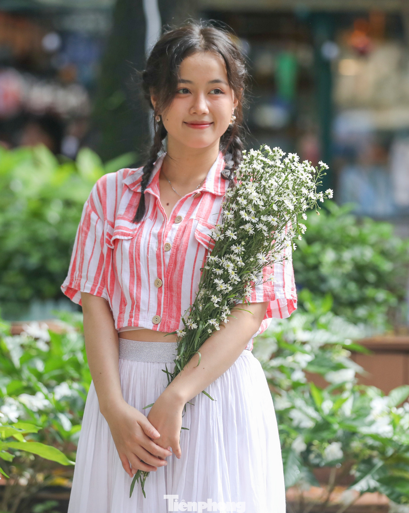 Đường sách lại nằm gần các địa danh di sản nổi tiếng như Bưu điện Thành phố, Nhà thờ Đức Bà tạo nên một không gian công cộng hấp dẫn cho các tín đồ "sống ảo". Đường sách lại nằm gần các địa danh di sản nổi tiếng như Bưu điện Thành phố, Nhà thờ Đức Bà tạo nên một không gian công cộng hấp dẫn cho các tín đồ "sống ảo".