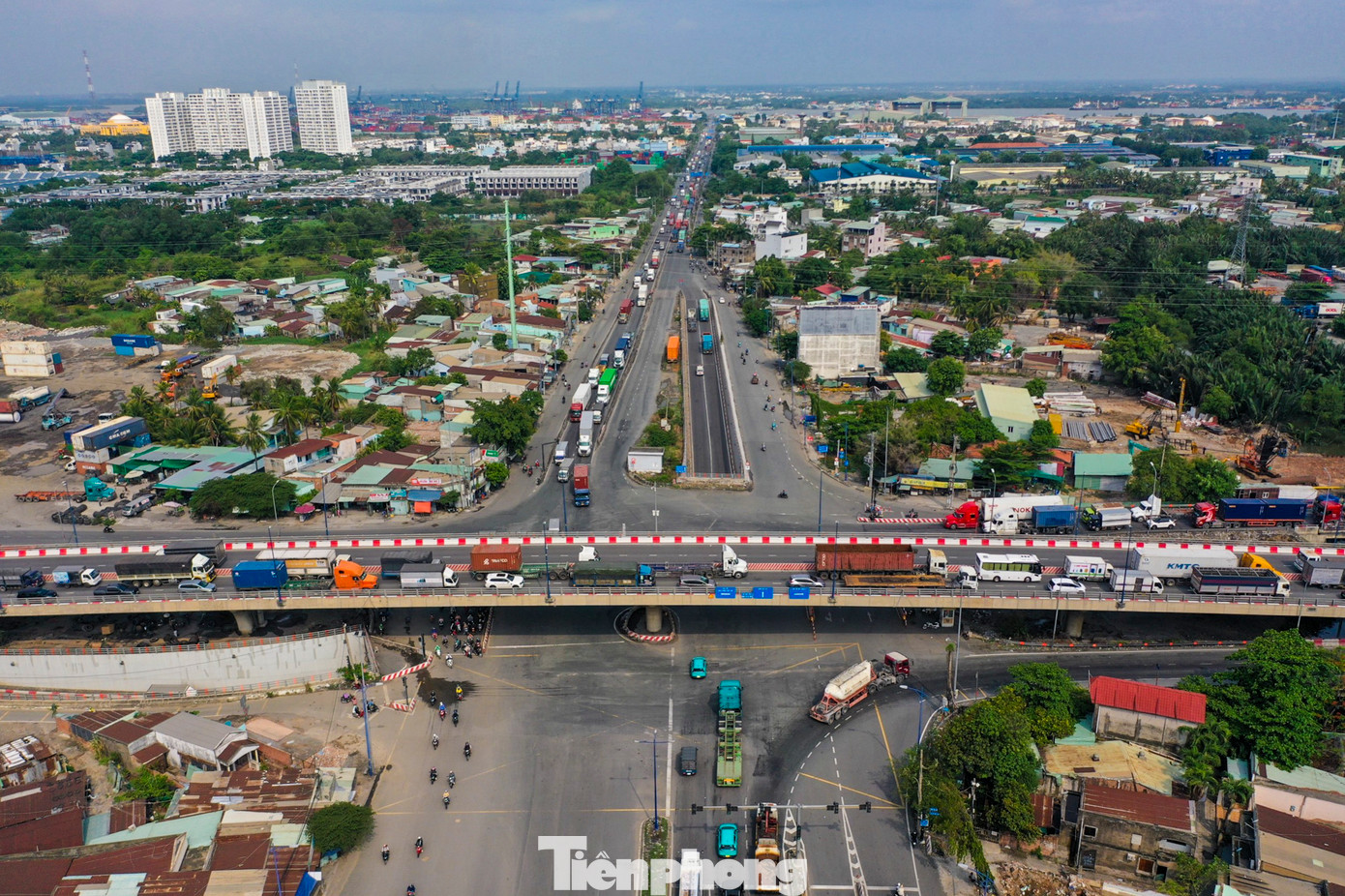 Nút giao Mỹ Thủy là điểm giao cắt giữa trục đường ra vào cảng Cát Lái (đường Nguyễn Thị Định) và tuyến đường Vành đai 2. Nút giao Mỹ Thủy là điểm giao cắt giữa trục đường ra vào cảng Cát Lái (đường Nguyễn Thị Định) và tuyến đường Vành đai 2.