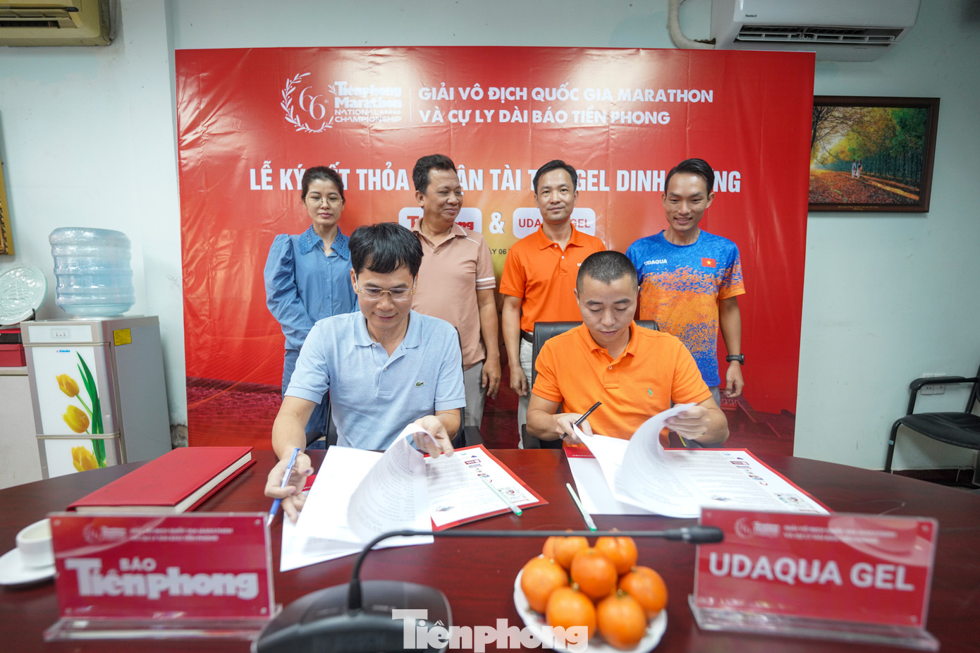 Lễ ký kết thỏa thuận tài trợ giữa báo Tiền Phong và công ty TNHH HES PHARMA diễn ra ở văn phòng Ban đại diện báo Tiền Phong tại TPHCM. Ảnh: Phạm Nguyễn. Lễ ký kết thỏa thuận tài trợ giữa báo Tiền Phong và công ty TNHH HES PHARMA diễn ra ở văn phòng Ban đại diện báo Tiền Phong tại TPHCM. Ảnh: Phạm Nguyễn.