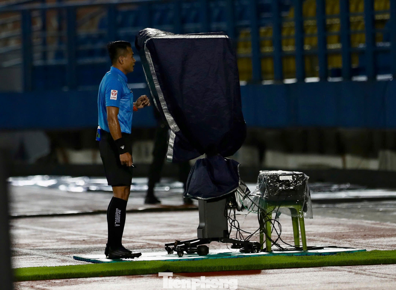 Bình Dương cũng đã bất ngờ tìm được bàn thắng dẫn điểm sau một tình huống kiểm tra VAR, trọng tài xác định Trung Hiếu phạm lỗi với Vĩ Hào. Bình Dương cũng đã bất ngờ tìm được bàn thắng dẫn điểm sau một tình huống kiểm tra VAR, trọng tài xác định Trung Hiếu phạm lỗi với Vĩ Hào.