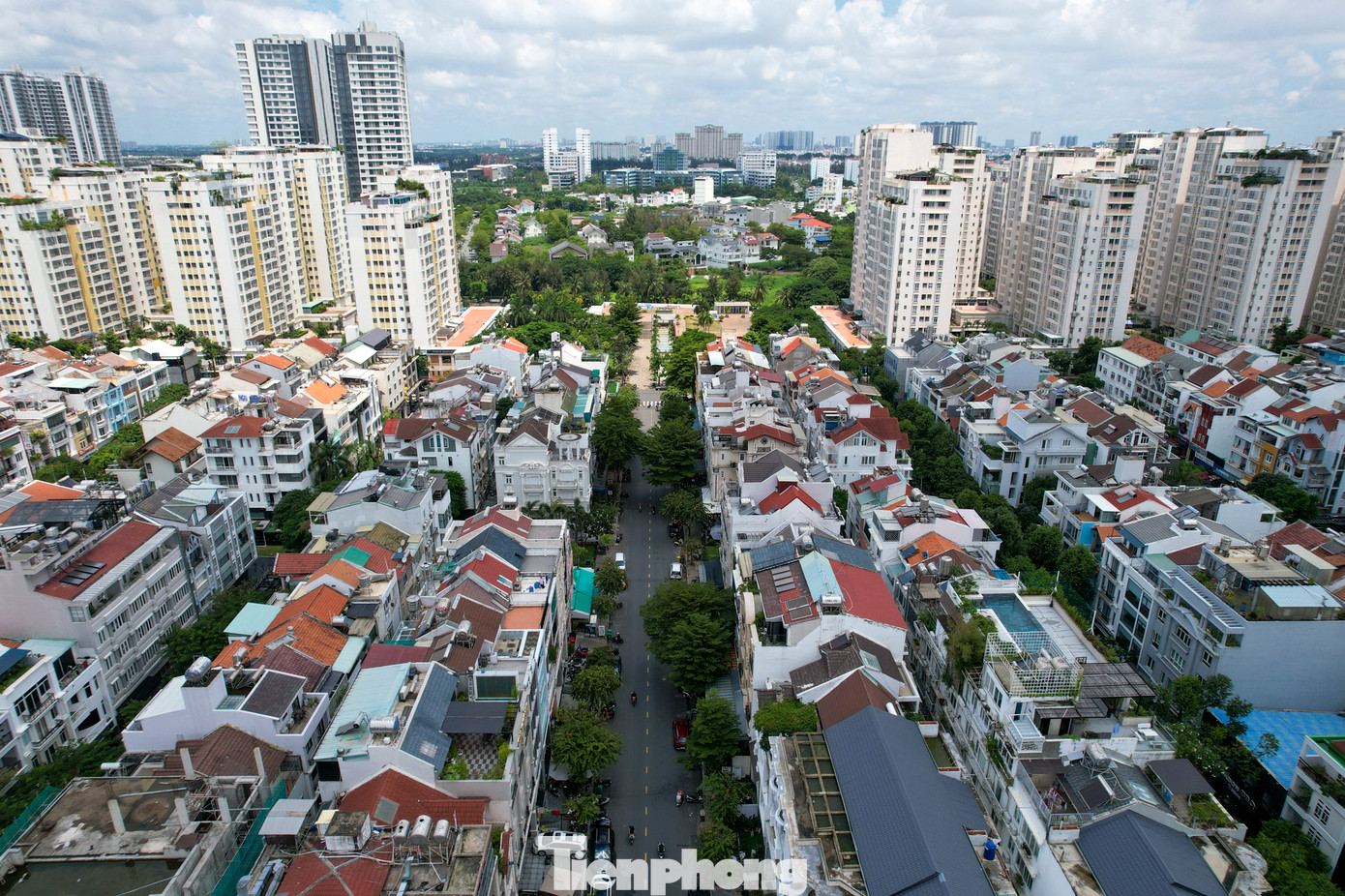 Theo chỉ đạo của Chủ tịch UBND TPHCM Phan Văn Mãi, quận 7 sẽ chịu trách nhiệm hoàn chỉnh phương án tổ chức, đảm bảo an toàn thực phẩm, phòng cháy chữa cháy, an ninh trật tự, giao thông công cộng, vệ sinh môi trường. Đồng thời, địa phương cần chịu trách nhiệm kiểm soát hàng gian, hàng giả, hàng kém chất lượng và không để xảy ra tình trạng tái chiếm vỉa hè, kinh doanh ngoài thời gian, không gian quy định.