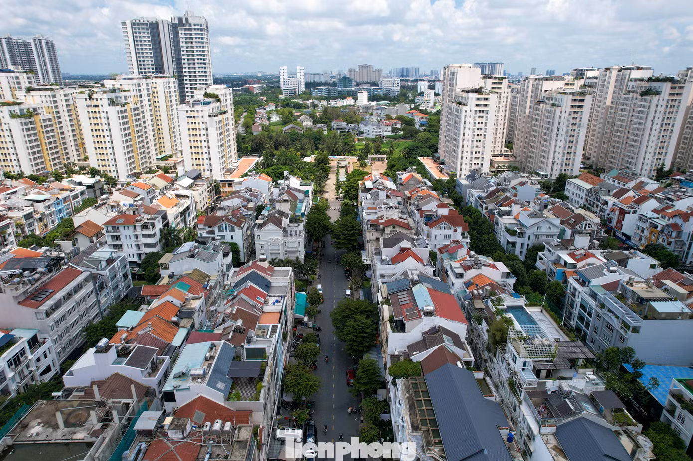 Theo chỉ đạo của Chủ tịch UBND TPHCM Phan Văn Mãi, quận 7 sẽ chịu trách nhiệm hoàn chỉnh phương án tổ chức, đảm bảo an toàn thực phẩm, phòng cháy chữa cháy, an ninh trật tự, giao thông công cộng, vệ sinh môi trường. Đồng thời, địa phương cần chịu trách nhiệm kiểm soát hàng gian, hàng giả, hàng kém chất lượng và không để xảy ra tình trạng tái chiếm vỉa hè, kinh doanh ngoài thời gian, không gian quy định.