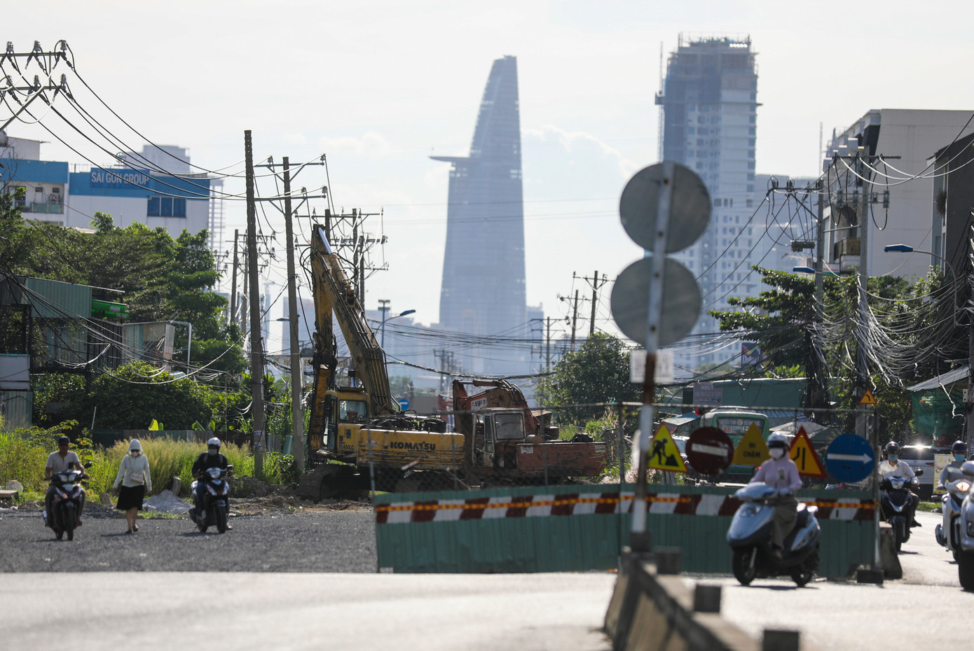 Dự án nâng cấp đường Lương Định Của (đoạn từ Trần Não đến nút giao An Phú, TP Thủ Đức) dài hơn 2,3km, rộng trên 30m. Trong đó, cầu Ông Tranh xây dựng bằng bê tông cốt thép với chiều dài khoảng 46m, rộng 30m. Dự án có tổng mức đầu tư hơn 800 tỷ đồng.