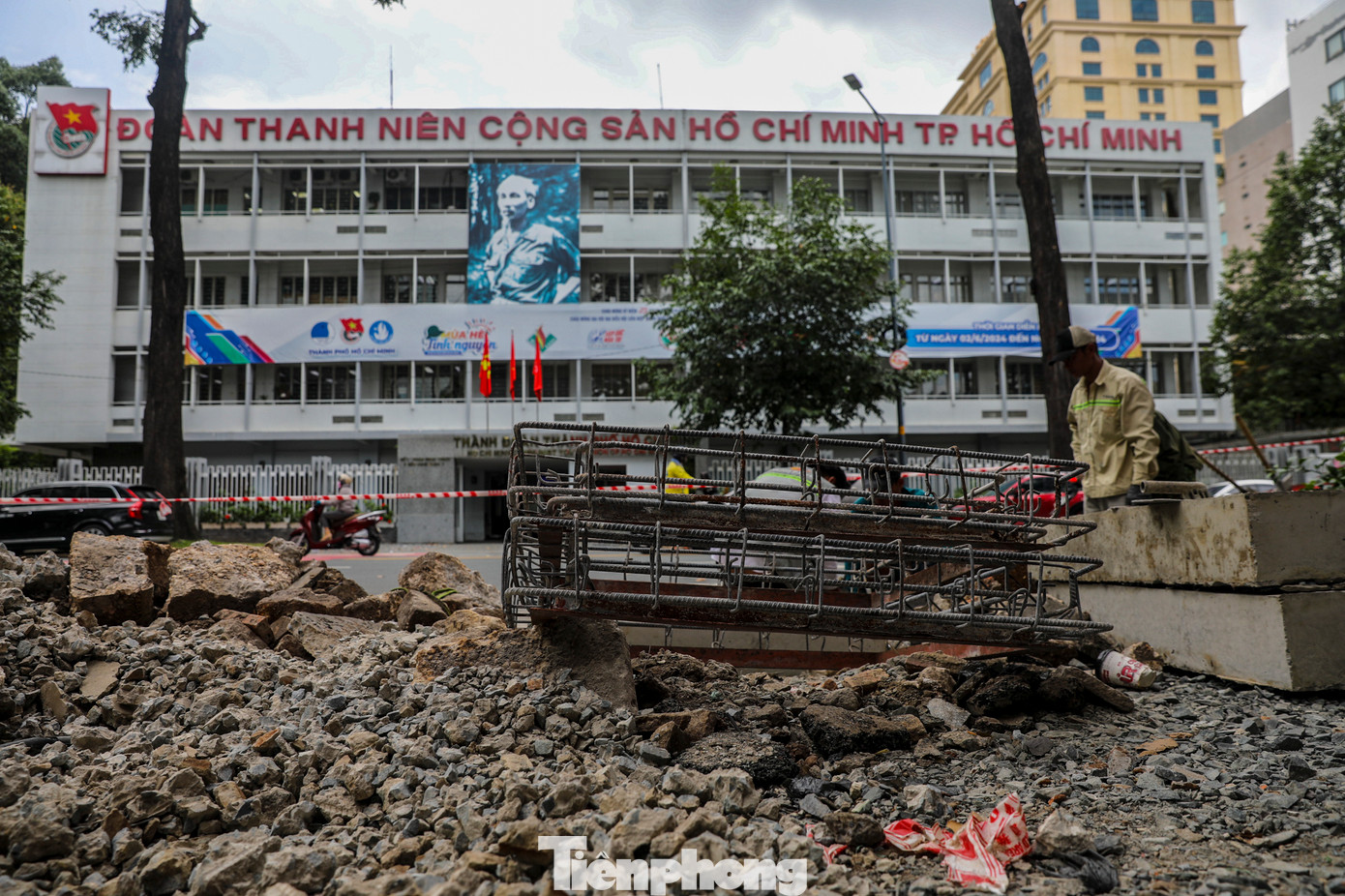 Ngoài nâng cấp vỉa hè, UBND quận 1 cũng kẻ vạch trên vỉa hè hàng loạt tuyến đường để thí điểm thu phí sử dụng tạm lòng đường, hè phố.