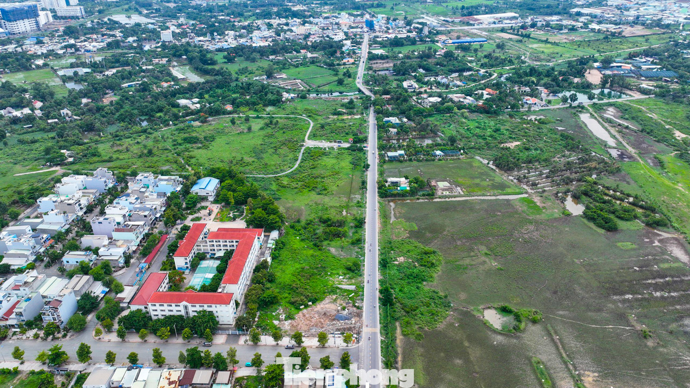 Dự án Depot Tân Kiên thuộc tuyến Metro số 3A (Bến Thành - Tân Kiên) được xây dựng trên khu đất rộng hơn 20 ha ở mặt tiền đường Hưng Nhơn, xã Tân Kiên, huyện Bình Chánh (TPHCM) với tổng kinh phí hơn 26 tỷ đồng.